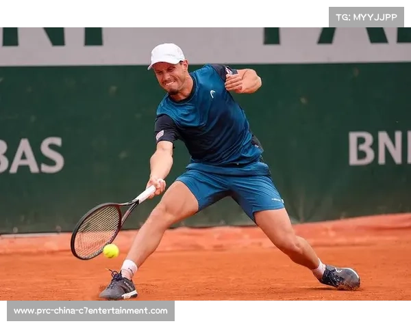 布云朝克特福基纳次轮对决聚焦辛辛那提赛场精彩较量